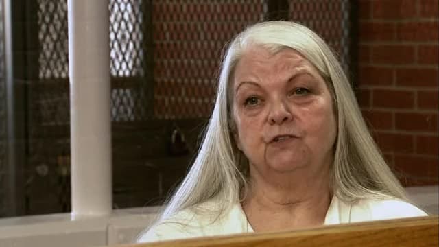 S03:E09 - Helen and Jennifer