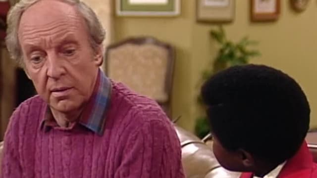 S05:E519 - Hall Monitor