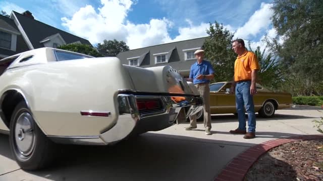 S23:E10 - Lincoln Continentals