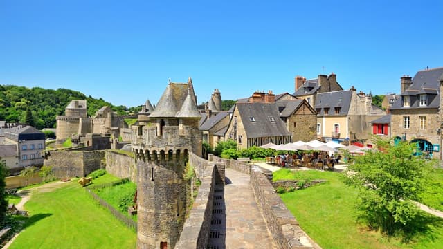 S01:E06 - Château de Fougères: One of Europe’s Largest Medieval Castles