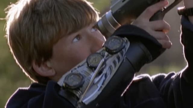 S01:E18 - We Are Not Alone