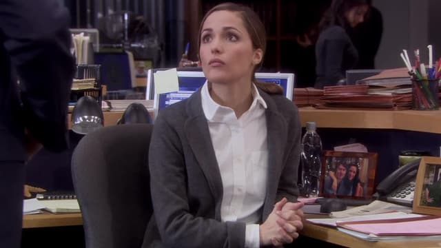 S03:E04 - Don't Throw That at the Chicken