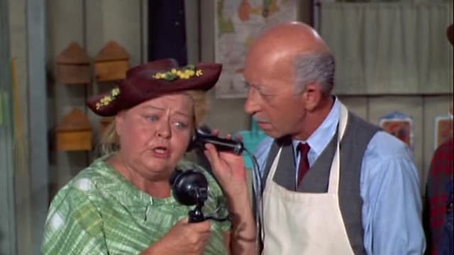 S02:E10 - You Ought to Be in Pictures
