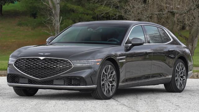 S42:E19 - 2023 Genesis G90