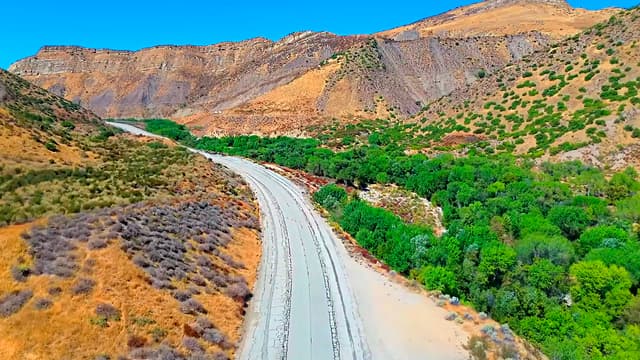 S01:E02 - Exploring Abandoned Highway