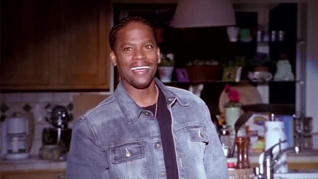 S04:E08 - Whatchoo Stalkin' About Willis?