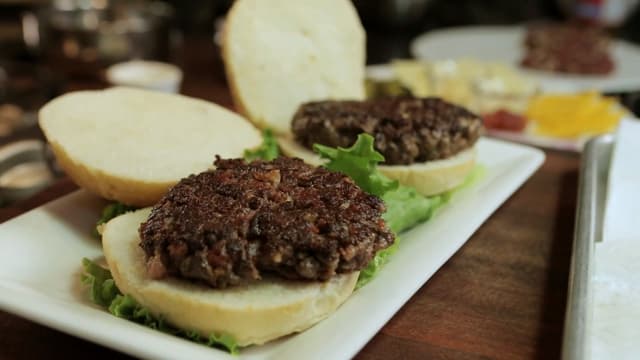 S05:E04 - Burger Extravaganza Cooking Special