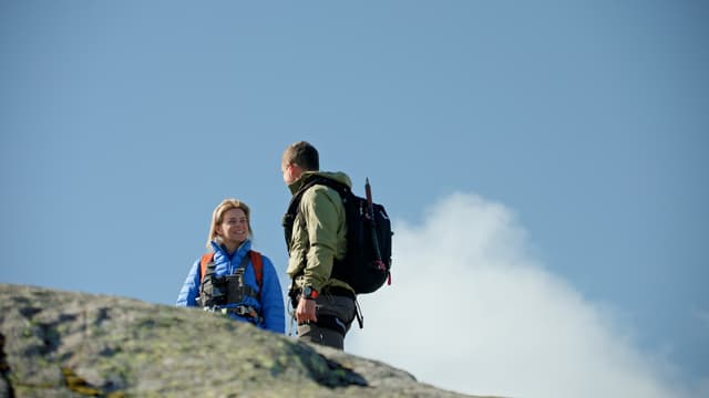 S01:E06 - Bear With Elizabeth Banks