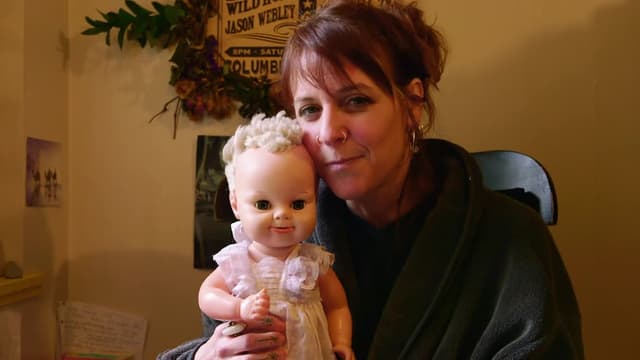 S05:E06 - Addicted to Doll / Eats Bags