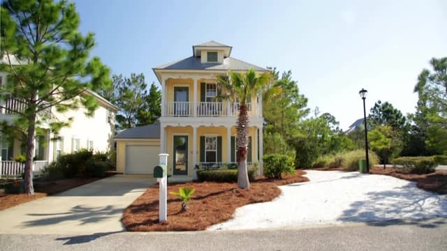 S03:E10 - The Gift of a Beach House