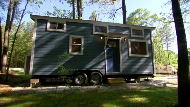 S03:E20 - Tiny With Teens