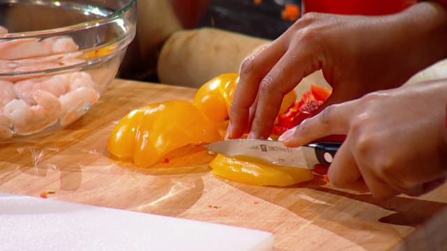 S01:E16 - Hockey Night