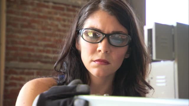 S01:E01 - Meet Your Mega Den