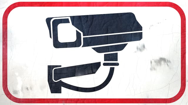 S01:E03 - Public Embarrassment