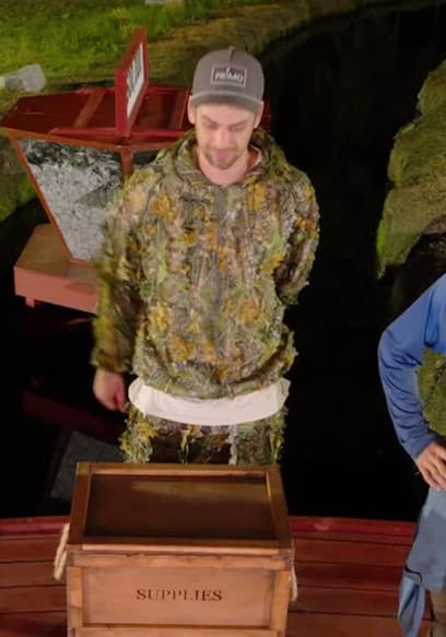 S07:E16 - Men vs. Women Survive the Wilderness for $500,000 poster