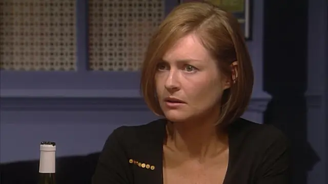 S02:E03 - Her Best Friend's Bottom