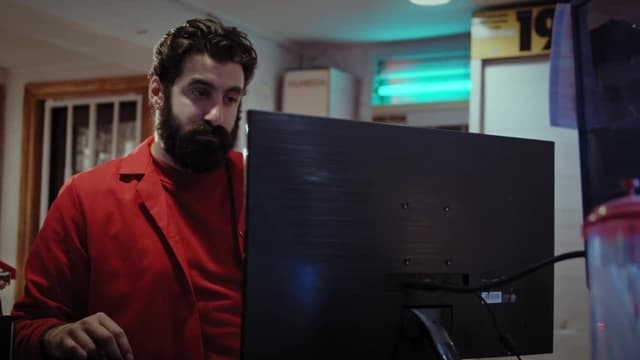 S06:E11 - Can I Help You?