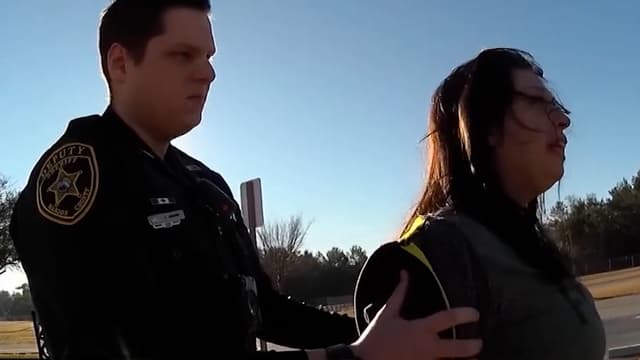 S01:E12 - Moms Arrested