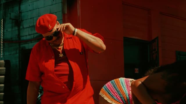 S01:E01 - Shady Business