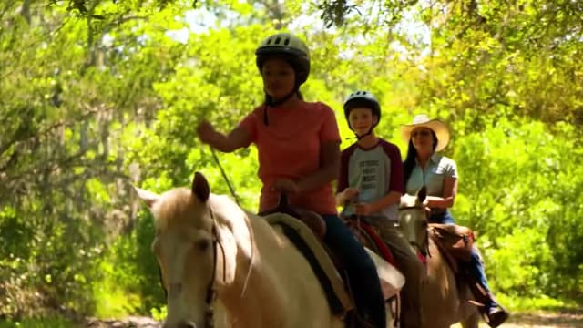 S04:E03 - Horsebacking Riding (Amelia Island State Park)