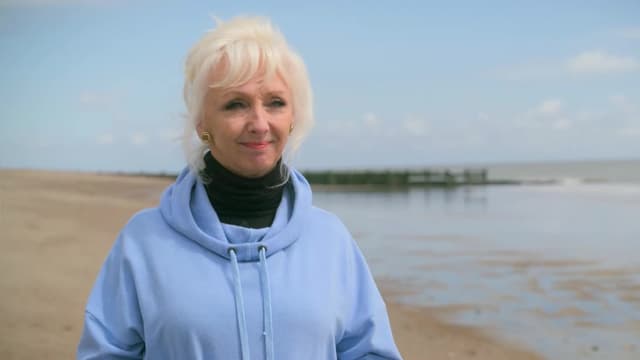 S02:E01 - Skegness