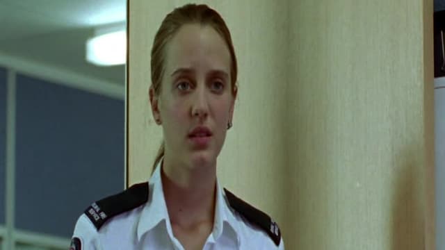 S01:E19 - Closing In