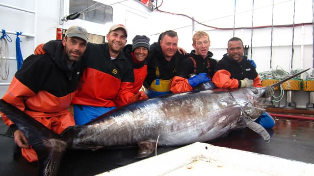 S01:E02 - Blood of the Deck