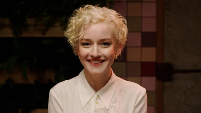 S01:E74 - Julia Garner Eats Her Last Meal