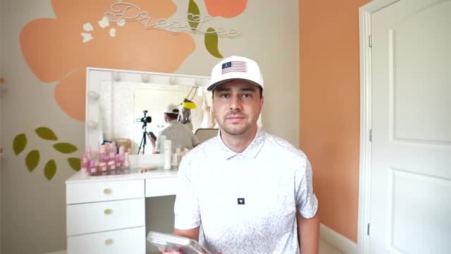 S02:E06 - I Built a Dream Makeup Room