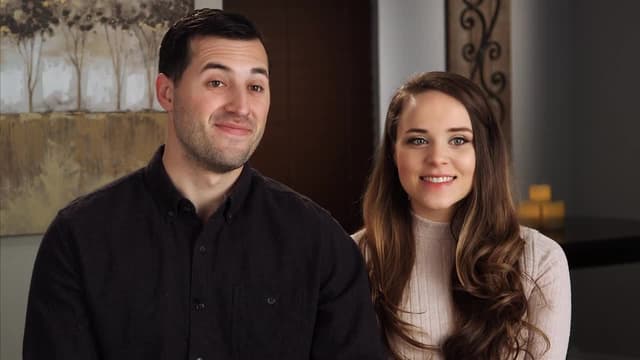 S10:E01 - Who's the Most Romantic?