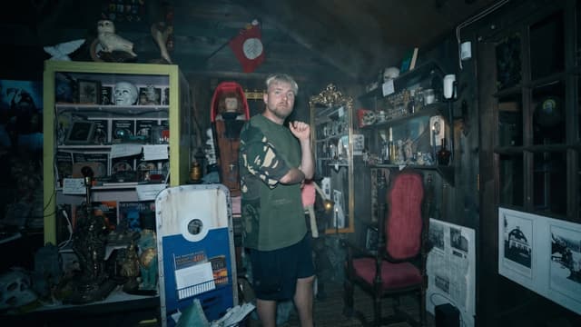 S01:E10 - The Warren Occult Museum