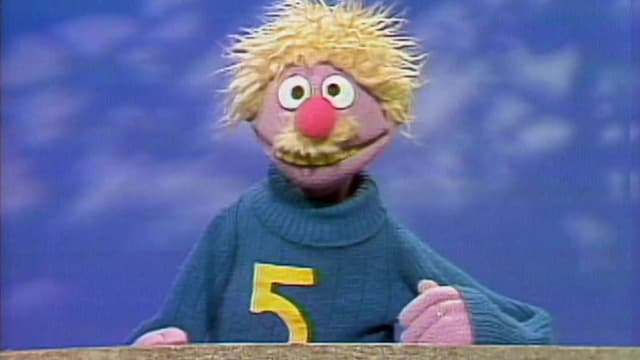 S09:E39 - Mr. Hooper Learns to Surf