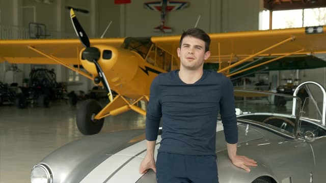 S01:E02 - Knocking at the Door