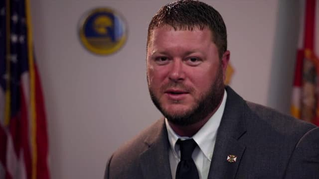 S01:E05 - Murder Under a Blue Moon