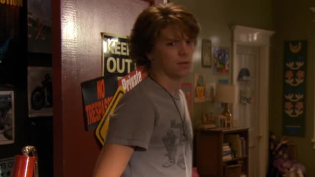 S04:E01 - Two Kisses, One Party