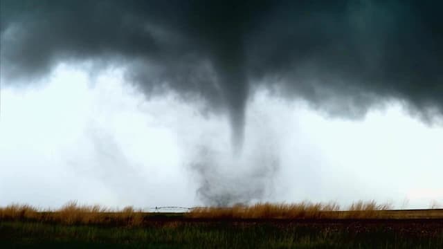 S01:E02 - Tornadoes