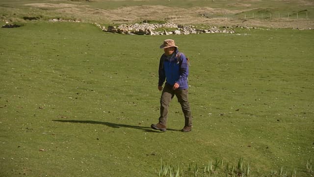 S04:E01 - From Berneray to Pabbay: The Riddle of the Sands