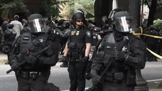 S01:E03 - Treason at the European Court