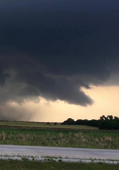 S01:E04 - Tornados poster
