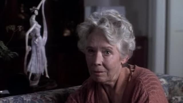 S02:E05 - A Kiss Is Still a Kiss