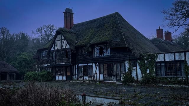S01:E10 - Inside a £10 Million Abandoned Tudor Mansion
