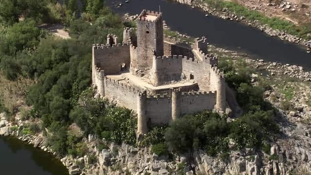 S04:E02 - Portugal