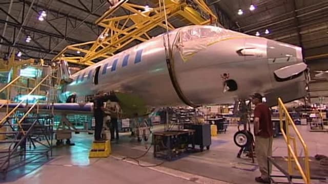 S03:E01 - Building an Airplane