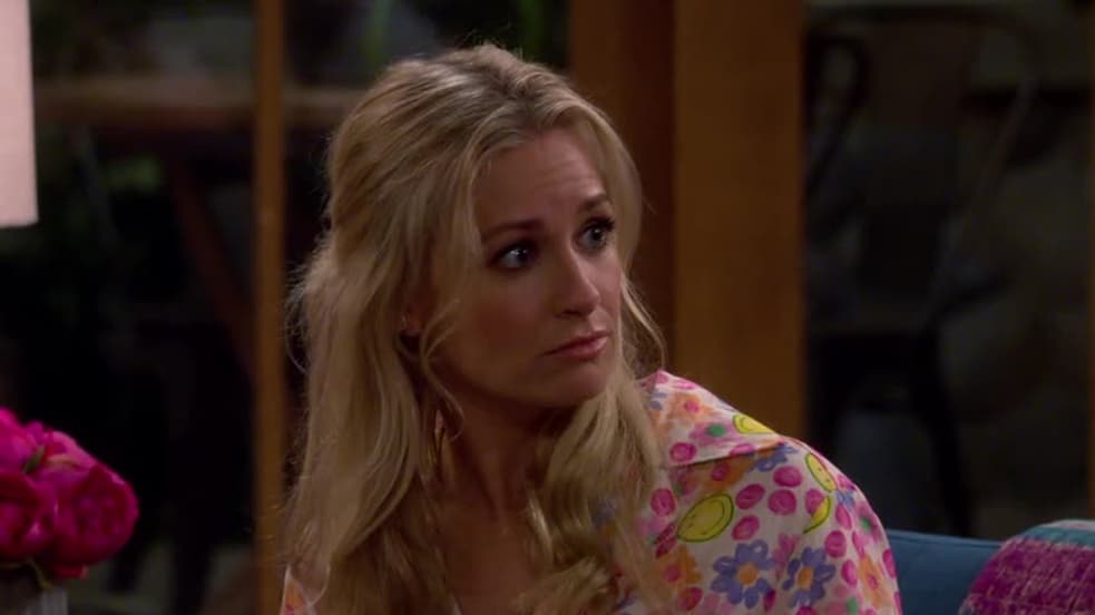 Watch The Neighborhood S04:E07 - Welcome to the Ex-Files - Free TV ...