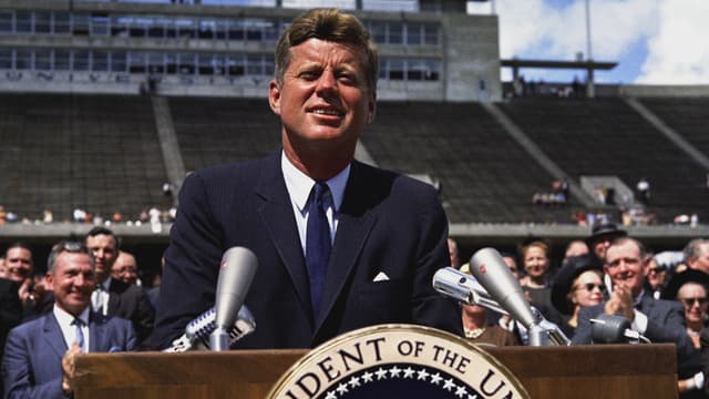 S01:E08 - A Legacy (June 1963 - November 1963)