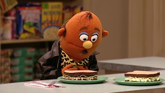 S37:E08 - Elmo and Alan Play School