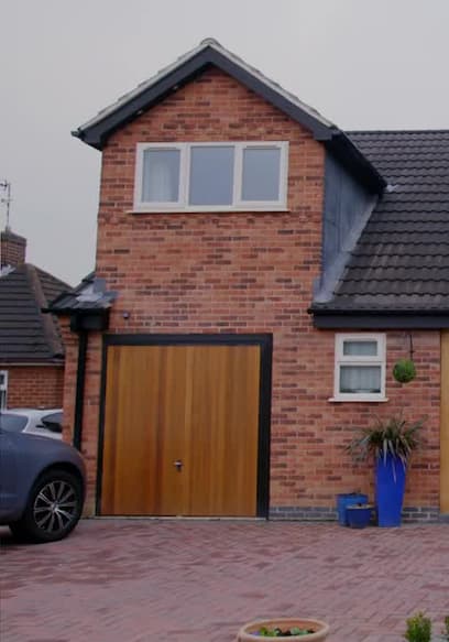 S01:E11 - Leicester: Detached poster