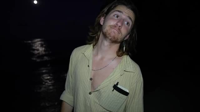 S08:E05 - Surviving on an Abandoned Island Overnight