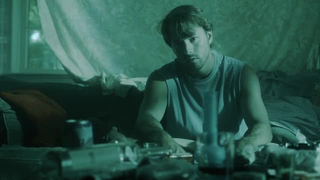 S01:E10 - Living Off the Dead