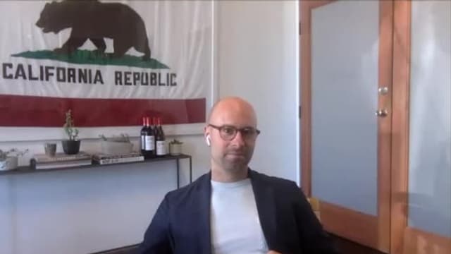 S01:E02 - Finding Your Niche in the Film Industry With Vince Jolivette